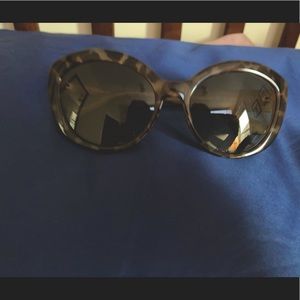 Kate spade sunglasses barely used! Original case.